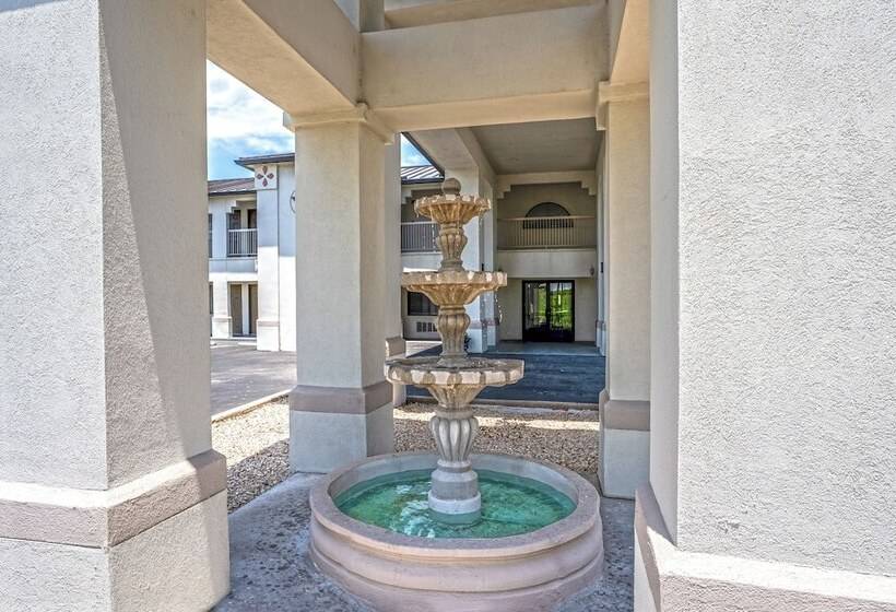 汽车旅馆  Hill Country Inn And Suites