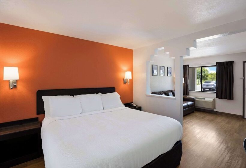 汽车旅馆  Hill Country Inn And Suites