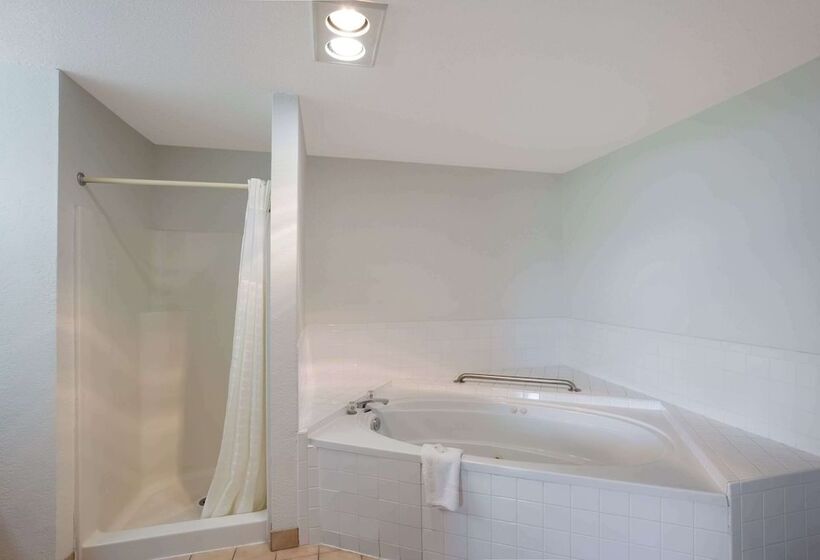 汽车旅馆  Hill Country Inn And Suites