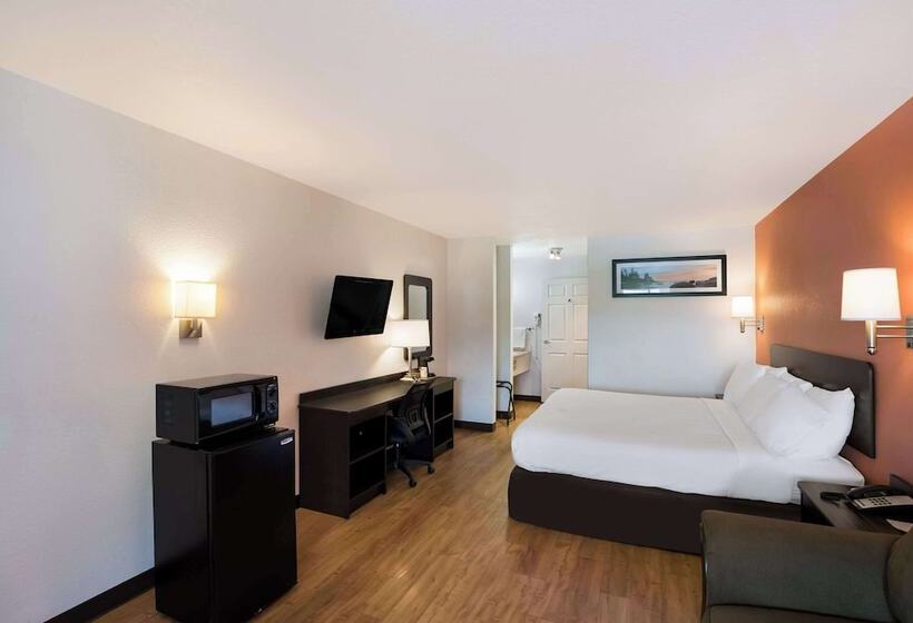 汽车旅馆  Hill Country Inn And Suites