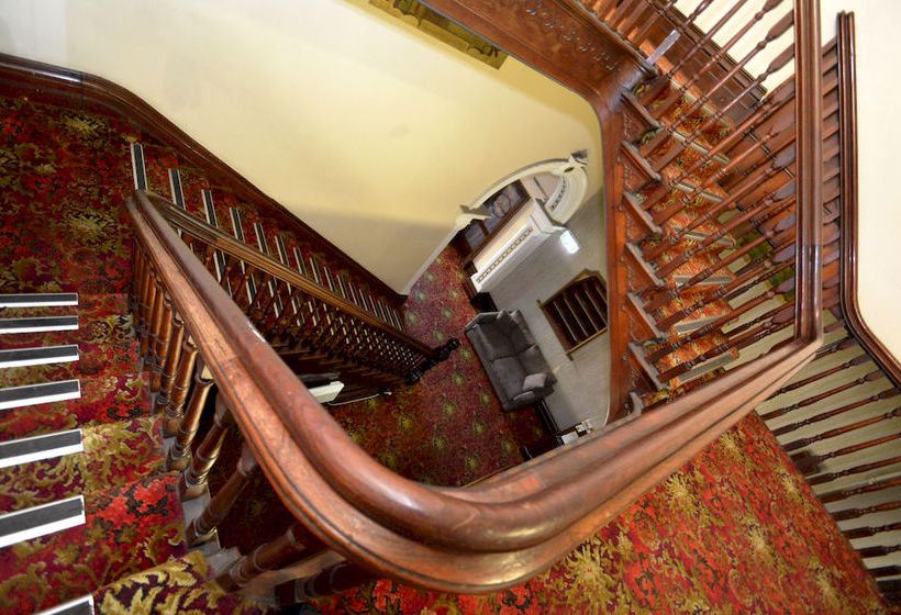 فندق على الطريق Reid's Guest House