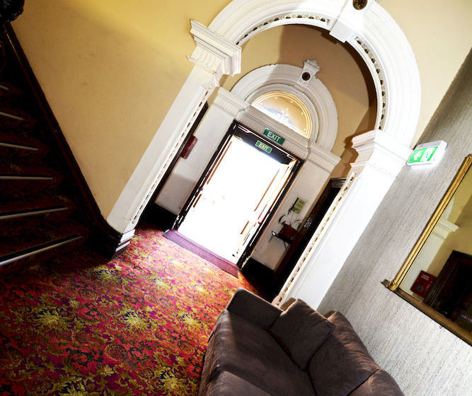 فندق على الطريق Reid's Guest House