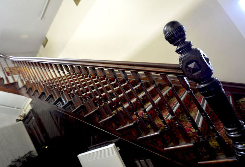 فندق على الطريق Reid's Guest House