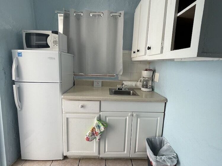 모텔 St Maurice Beach Inn