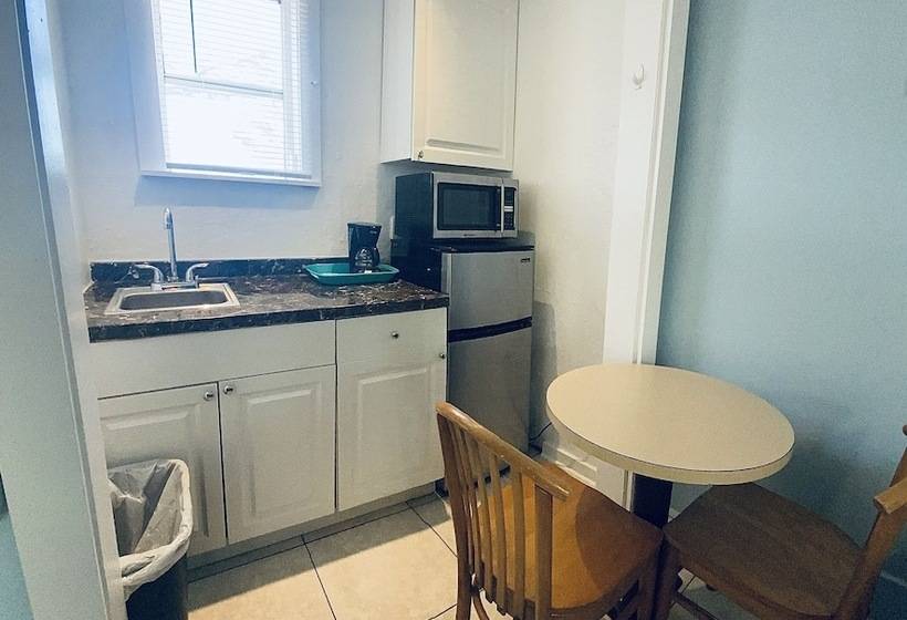 모텔 St Maurice Beach Inn