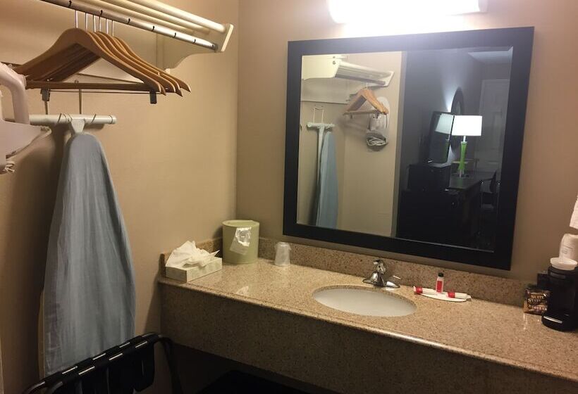 فندق على الطريق Super 8 By Wyndham Jackson