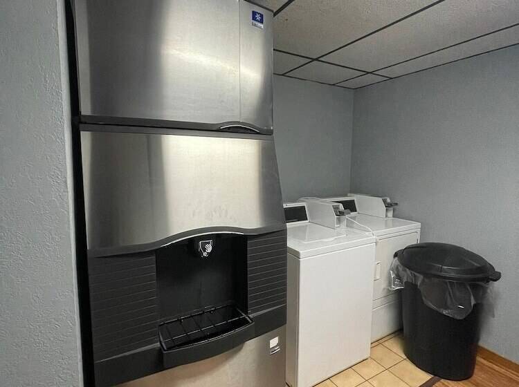 فندق على الطريق The Belgium Inn & Suites