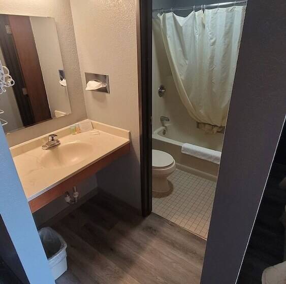 فندق على الطريق The Belgium Inn & Suites