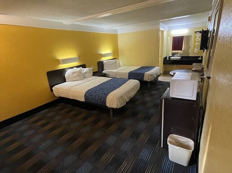 فندق على الطريق Travelodge By Wyndham Benton Harbor Mi