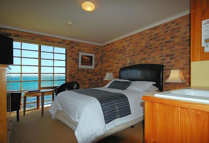 מוטל Hotel @ VDL Stanley