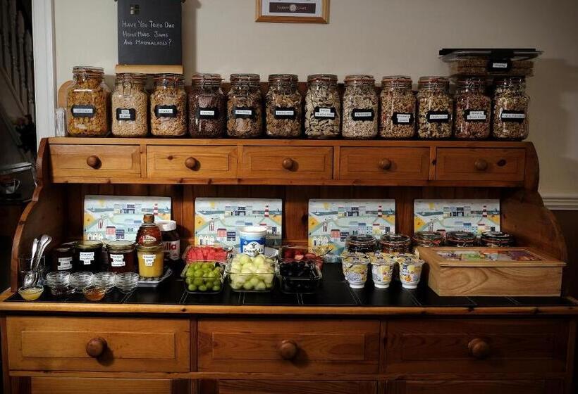 Пансион Toulson Court