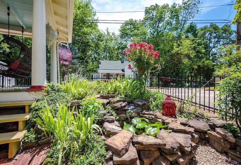 Red Bud Manor  Bed And Breakfast