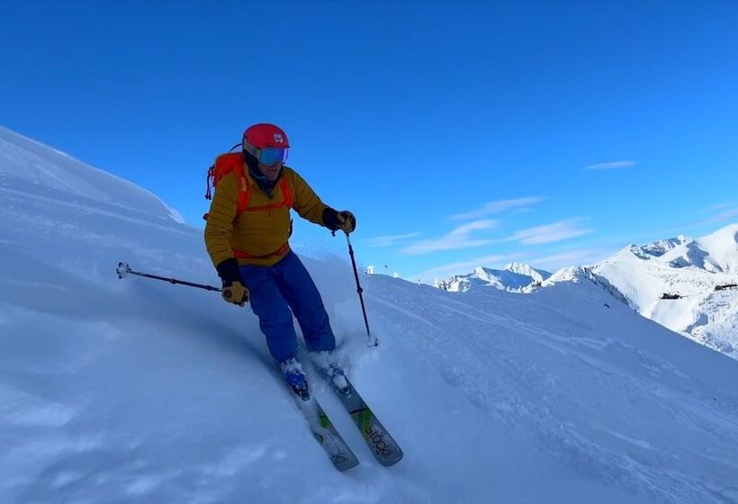 אתר נופש Vagabond Lodge At Kicking Horse