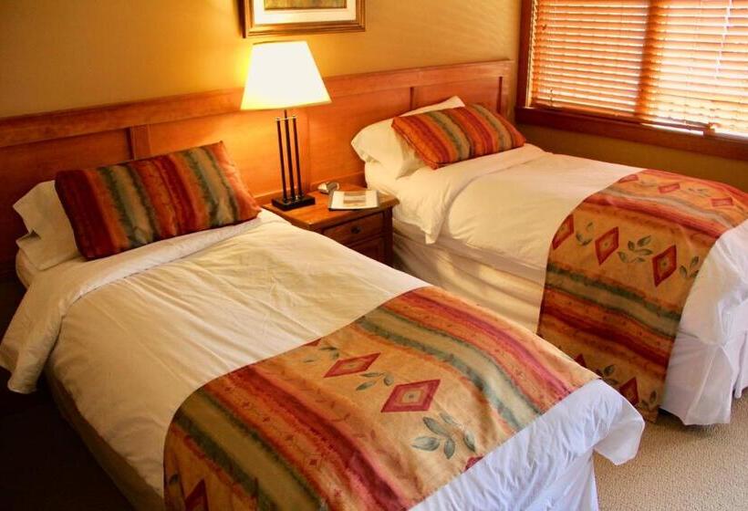 אתר נופש Vagabond Lodge At Kicking Horse