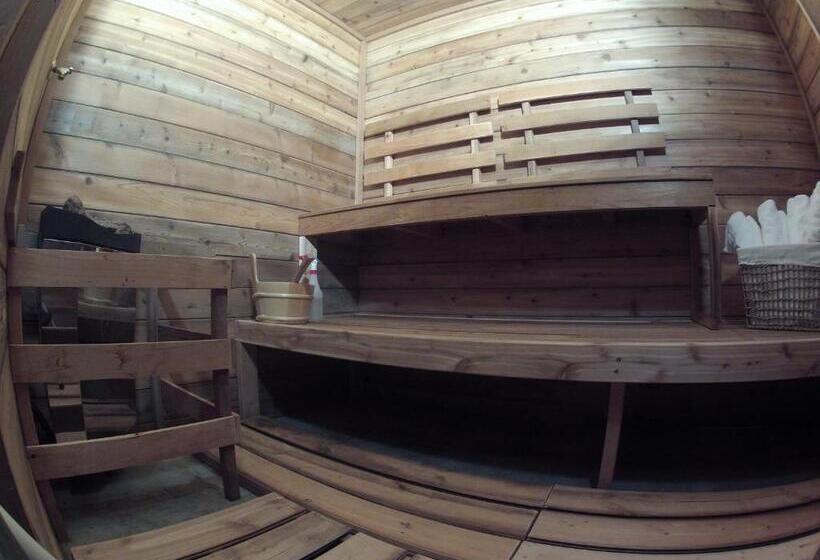 אתר נופש Vagabond Lodge At Kicking Horse