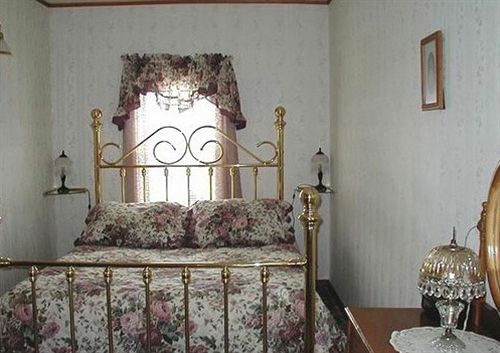 River Rose Inn Bed And Breakfast