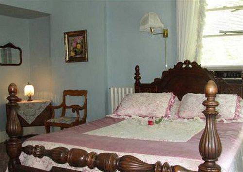 River Rose Inn Bed And Breakfast