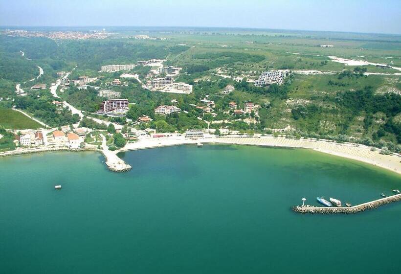 Royal Cove Aparthotel   Self Catering