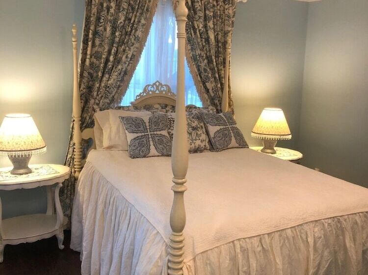 The Carriage House B&b