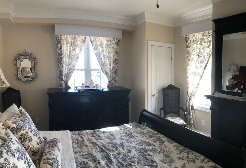 The Carriage House B&b