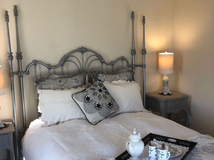 The Carriage House B&b
