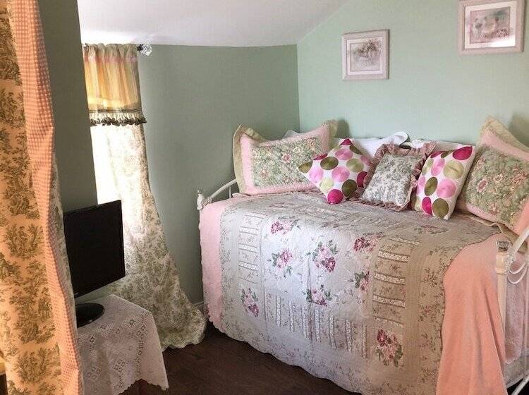 The Carriage House B&b