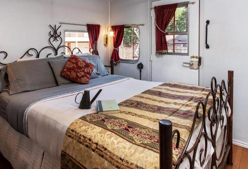 Woodrow House Bed & Breakfast