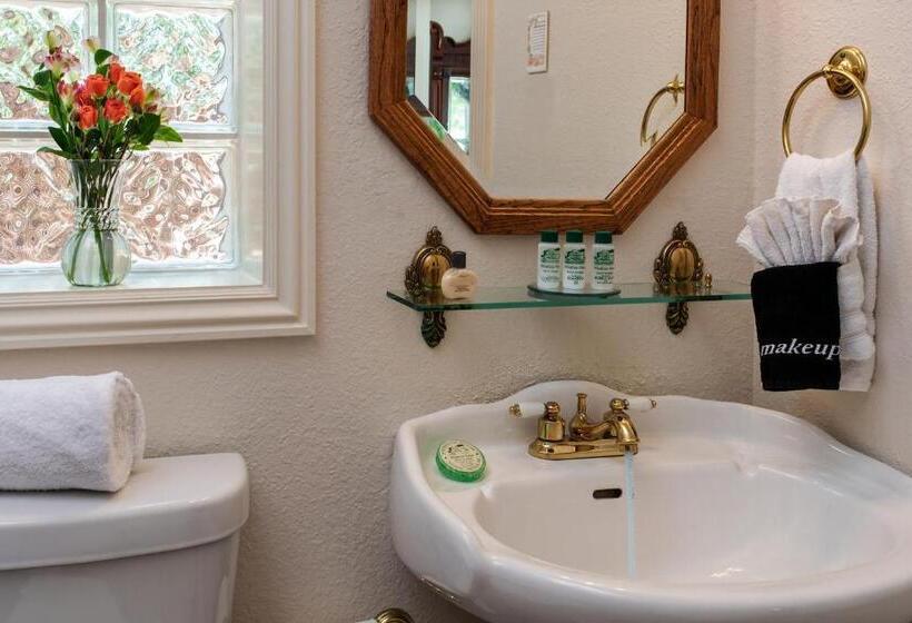 Woodrow House Bed & Breakfast