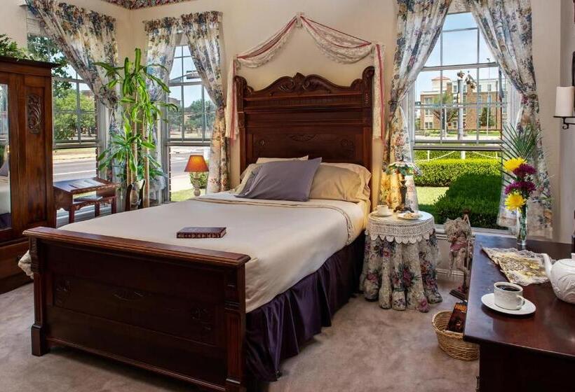 Woodrow House Bed & Breakfast