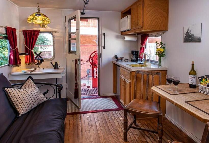 Woodrow House Bed & Breakfast