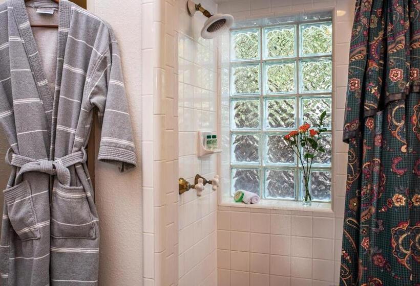 Woodrow House Bed & Breakfast