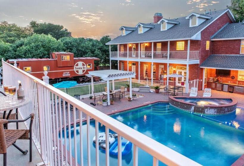 Woodrow House Bed & Breakfast