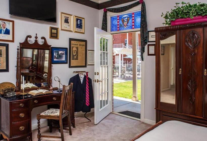 Woodrow House Bed & Breakfast