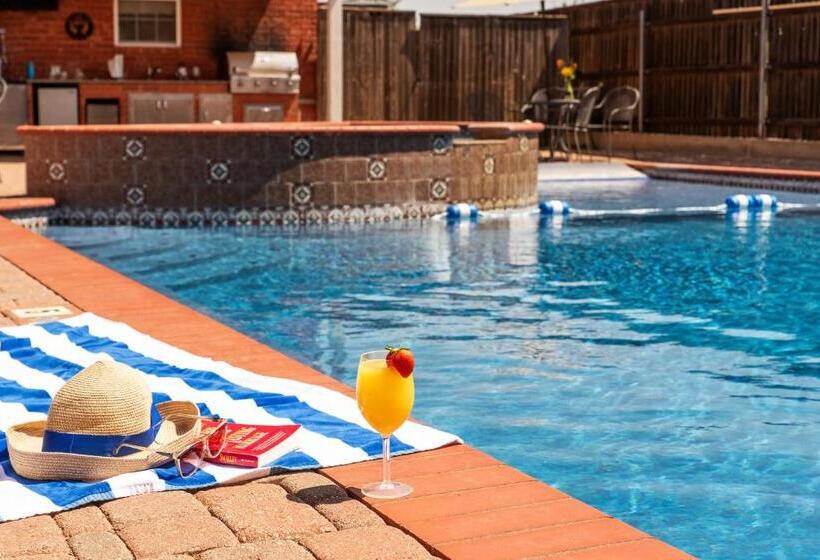 Woodrow House Bed & Breakfast