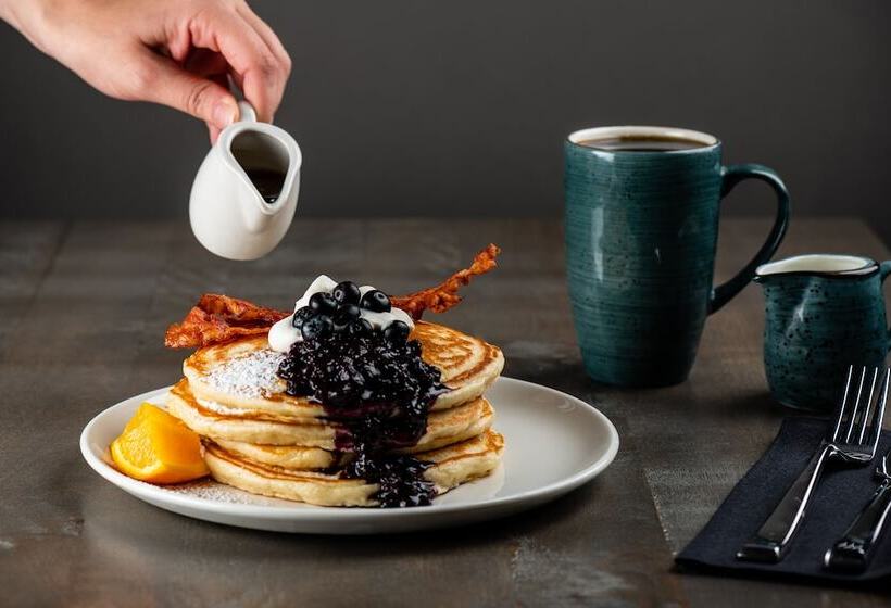 فندق Amsterdam Inn & Suites