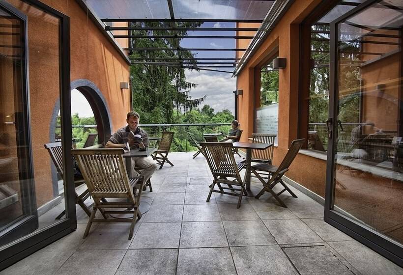 هتل Cukrarna Hostel