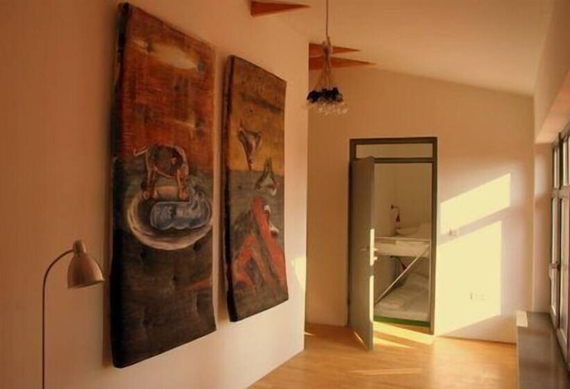 هتل Cukrarna Hostel