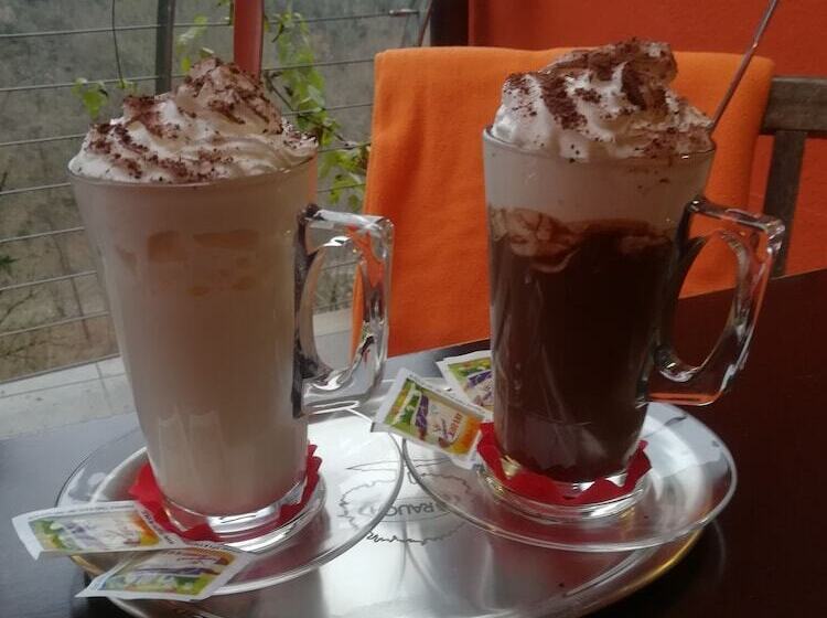 هتل Cukrarna Hostel