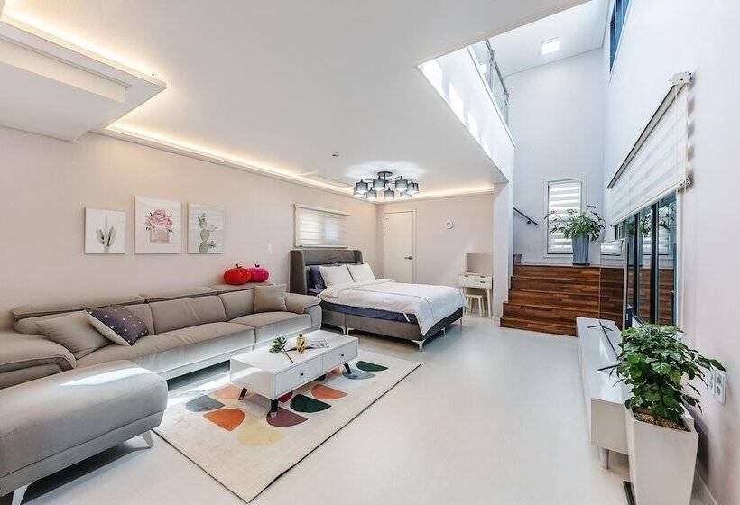 ホテル Gosung Shalala Private Pool & Spa Villa