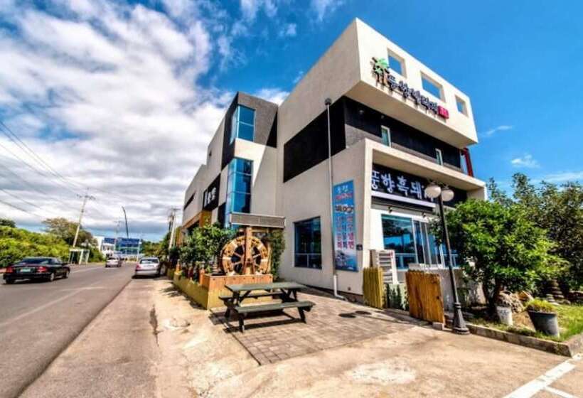 Hotel Seogwipo Poonghyang Village Pension