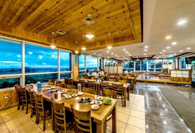 Hotel Seogwipo Poonghyang Village Pension