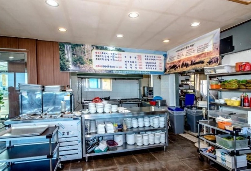 Hotel Seogwipo Poonghyang Village Pension