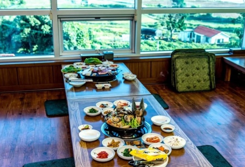 Hotel Seogwipo Poonghyang Village Pension