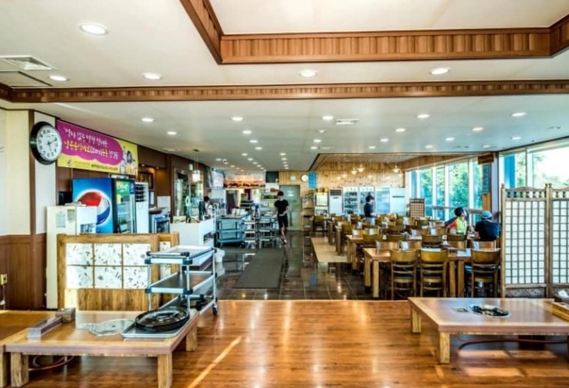Hotel Seogwipo Poonghyang Village Pension