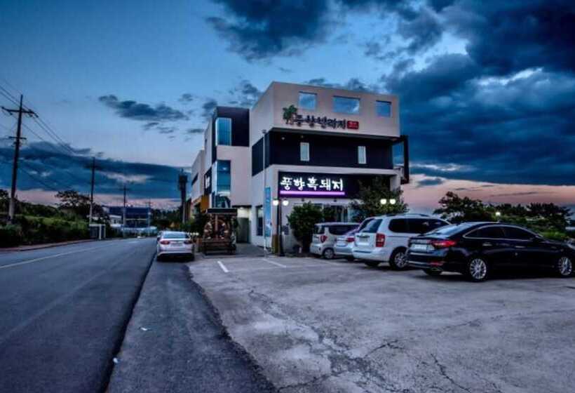 Hotel Seogwipo Poonghyang Village Pension