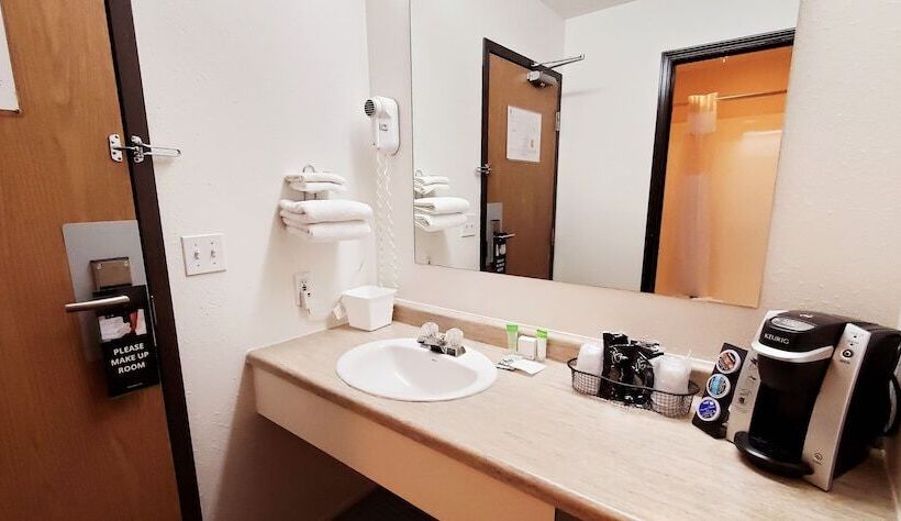 בית מלון כפרי Westlake Inn