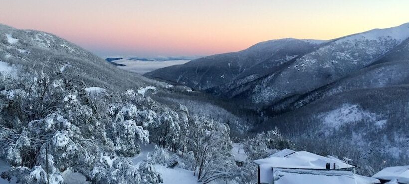 مبيت وإفطار Attunga Alpine Lodge & Apartments