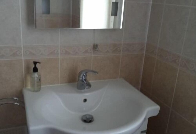 민박 Britten House