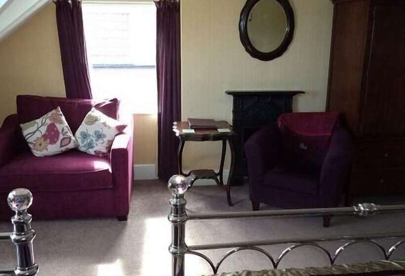 민박 Britten House