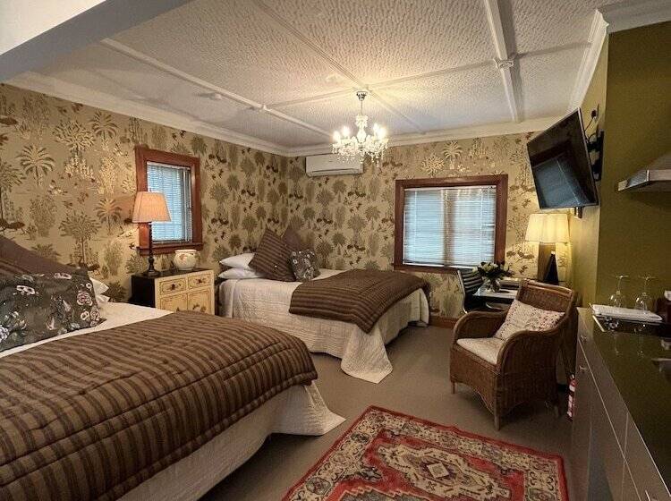 تختخواب و صبحانه Nice